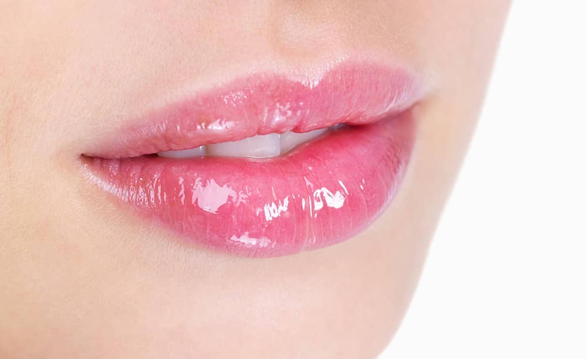 Увеличение губ lips. Блеск для губ. Красивые губы. Красивые губки. Девушка с блеском на губах.