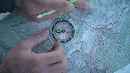 Как ориентировать карту по компасу