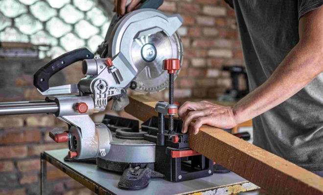 Лучшие торцовочные пилы с протяжкой